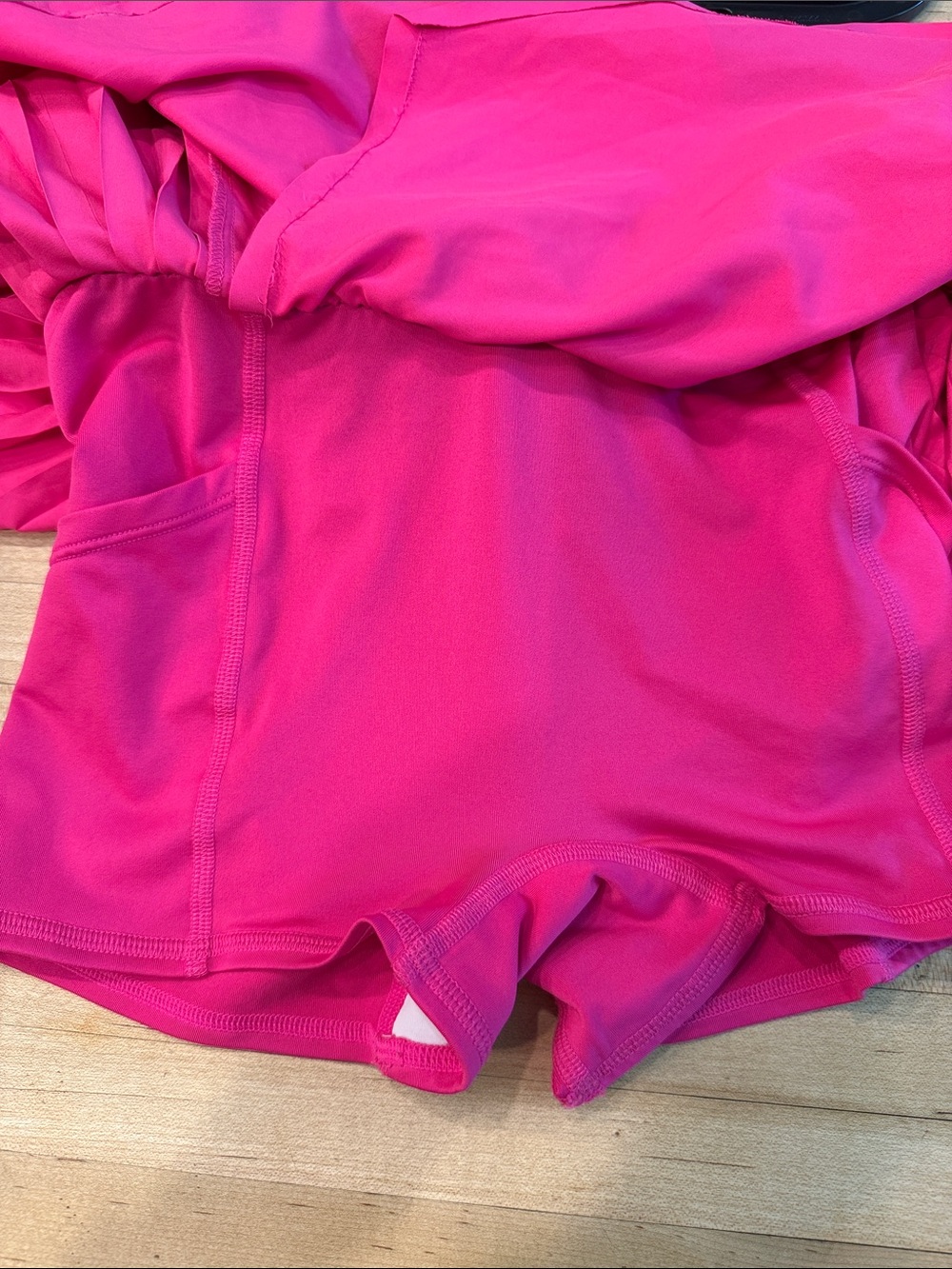 ALO Yoga ACES TENNIS SKIRT BRIGHT PINK - Picture 4 of 4